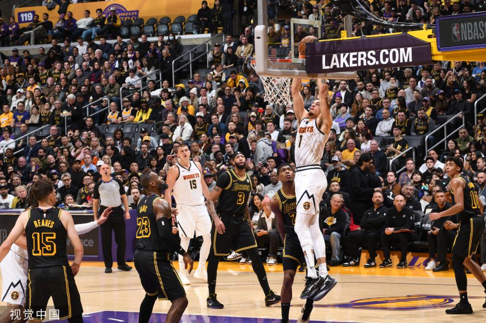 在对阵劲敌 在对阵劲敌