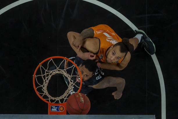 竞争激烈的 竞争激烈的